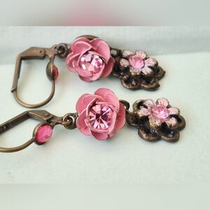 Earrings With Bronze Tone And Flowers With Pink Rhinstones. Delicate Vintage